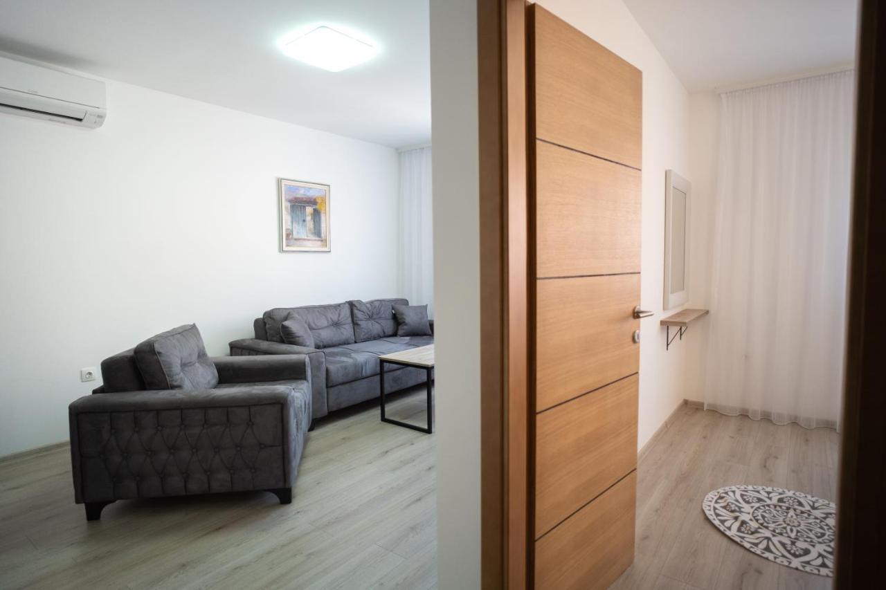 Apartments And Rooms Smile Mostar Exterior photo