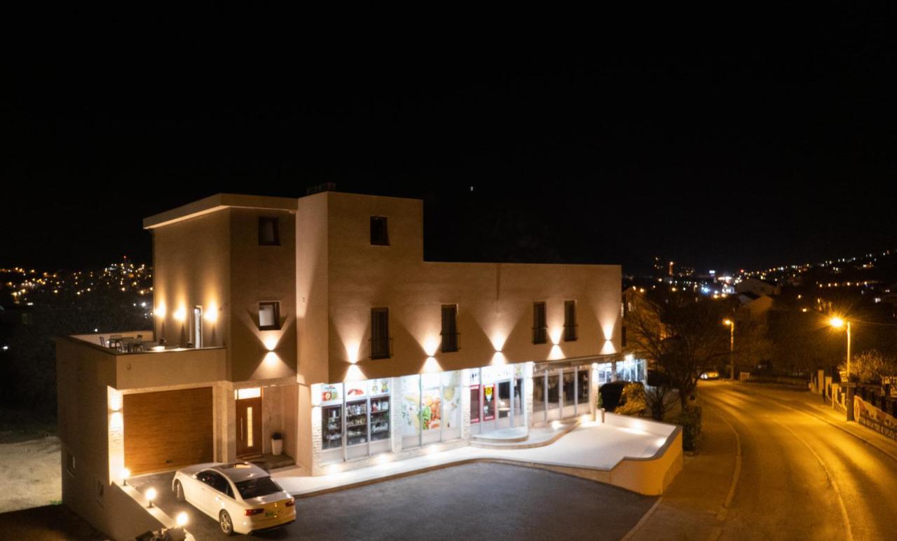 Apartments And Rooms Smile Mostar Exterior photo