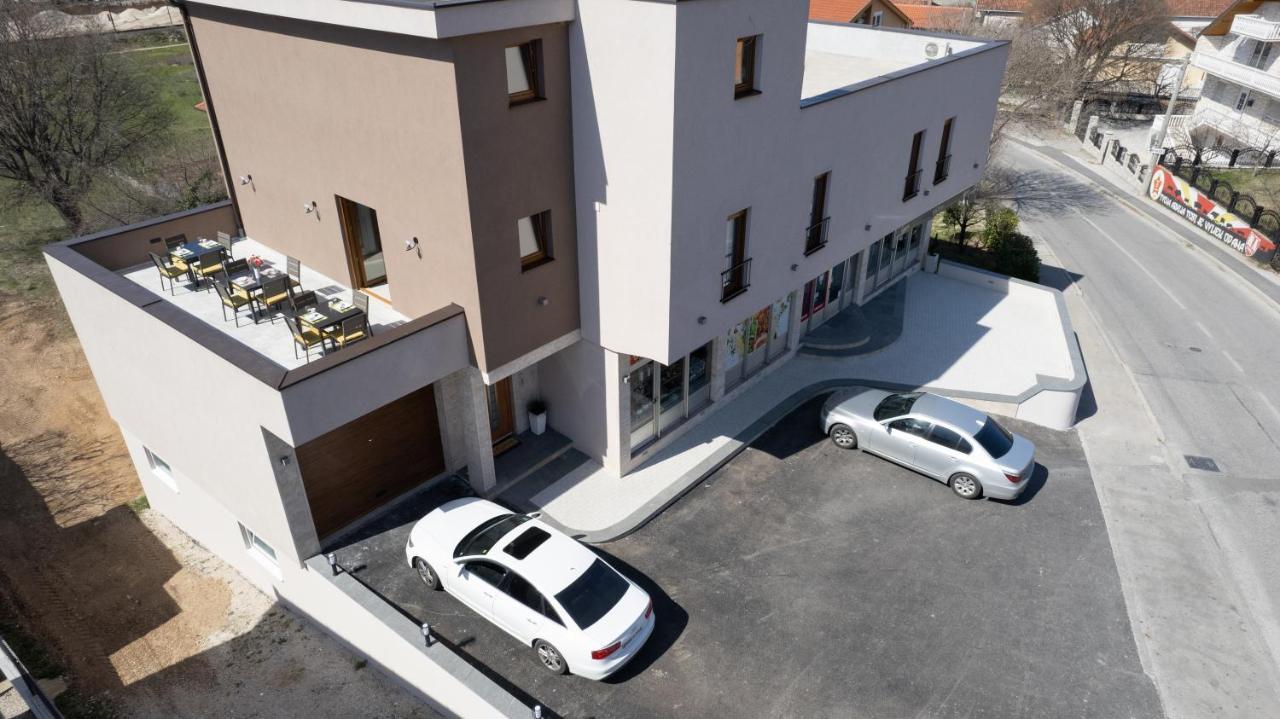 Apartments And Rooms Smile Mostar Exterior photo